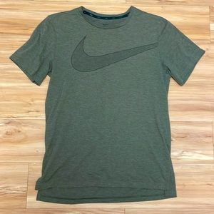Nike Dri-Fit Short Sleeve T (Size: M)